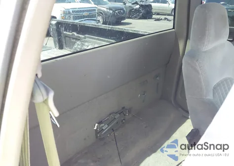 2000 Chevrolet S-10 Ls из США, поврежденный, VIN 1GCDT19W9Y8137411